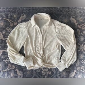Amber Skies Off White textured long-sleeved button down top with twisted waist
